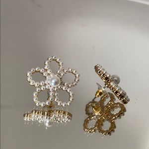Pearl flower earrings